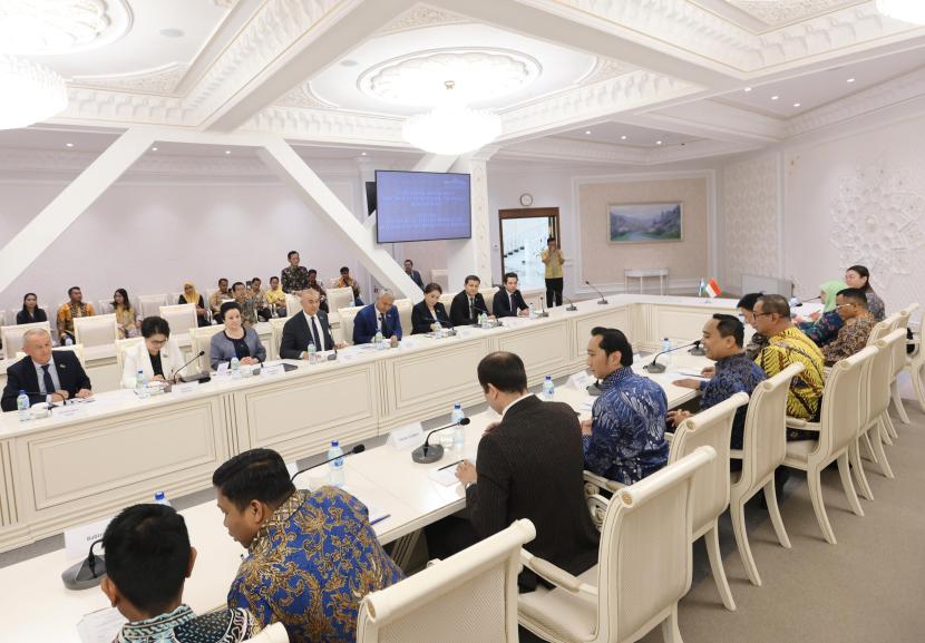 Delegasi DPR RI bertemu dengan Parlemen Uzbekistan-Indonesia 