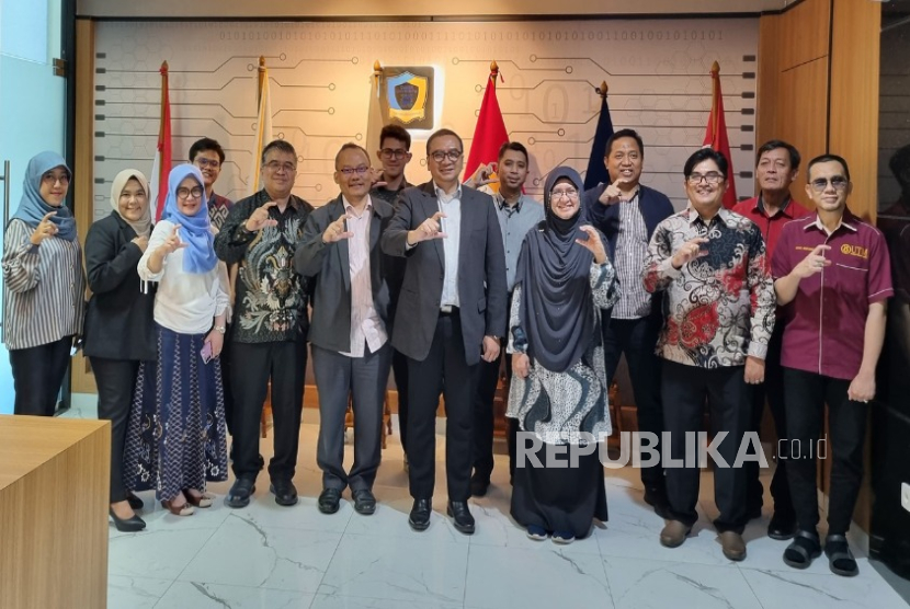 Delegasi Fakultas Komputasi UTM berkunjung ke Cyber University menjajaki kemitraan dalam bidang akademik dan riset. 