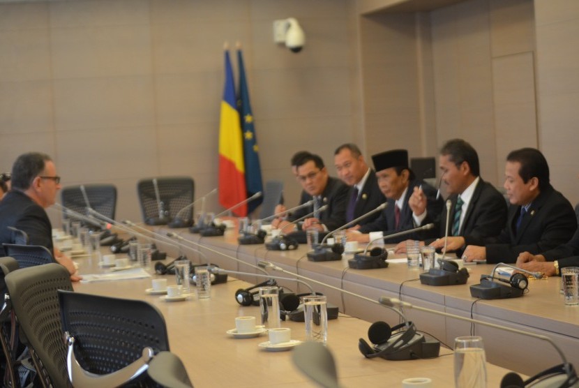 Delegasi Parlemen Indonesia yang dipimpin Wakil Ketua DPR Taufik Kurniawan sedang melakukan pembicaraan dengan Kementerian Ekonomi, Perdagangan dan Pariwisata Rumania