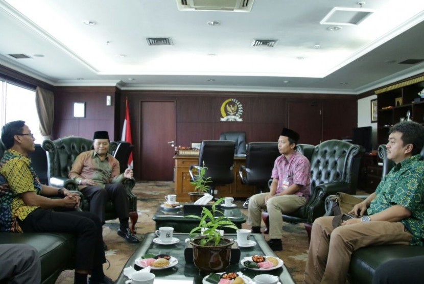 Delegasi Pemuda Muhammadiyah Jakarta yang menemuinya Wakil Ketua MPR Hidayat Nur Wahid (HNW). 