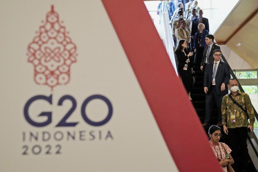 Delegasi tiba untuk menghadiri Peluncuran Dana Pandemi pada Pertemuan Menteri Kesehatan dan Keuangan Bersama G20 ke-2 menjelang KTT para pemimpin G20, di Nusa Dua, Bali, Indonesia, Ahad, 13 November 2022. 