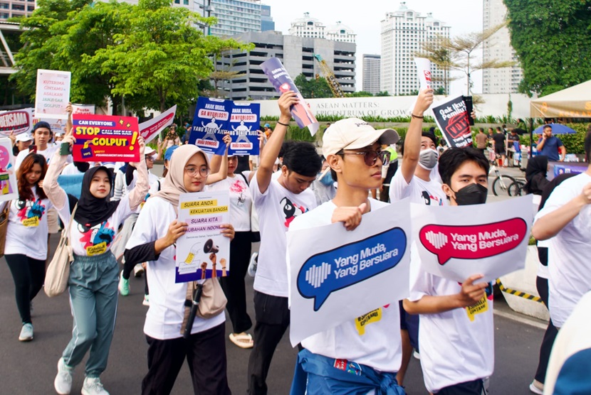 Demi menekan angka golput, seluruh pihak mensosialisasikan ajak untuk memberikan hak suaranya pada Rabu 14 Februari 2024. Termasuk yang dilakukan oleh kelompok pegiat sosial Campaign yang bekerja sama langsung dengan Komisi Pemilihan Umum (KPU) dengan menggelar pawai di Car Free Day (CFD) Jakarta.