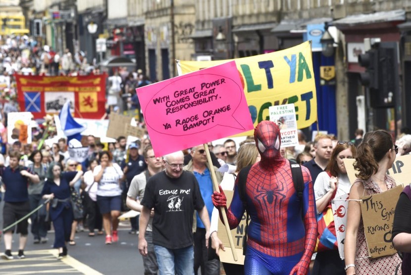 Demo Anti-Trump di Edinburgh, Skotlandia, Sabtu (14/7).