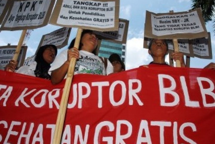 Demo BLBI di depan kantor KPK.