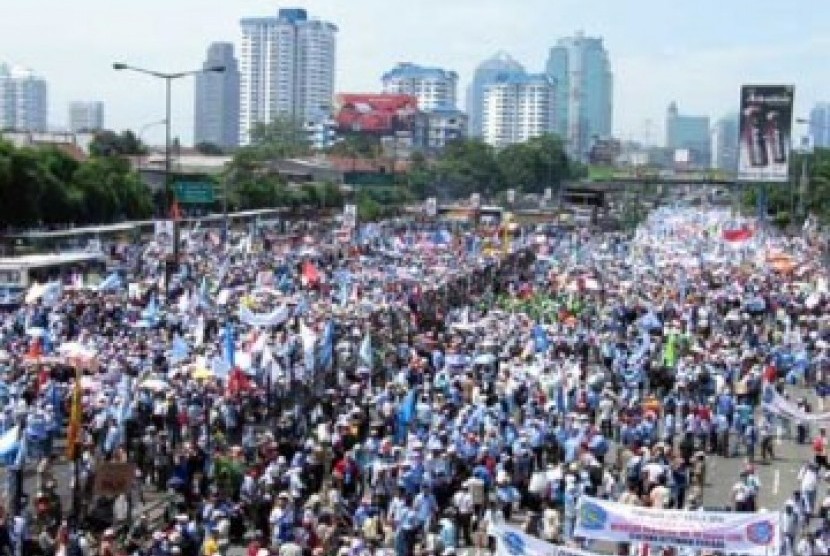 Demo buruh di Gatot Subroto, beberapa waktu lalu.