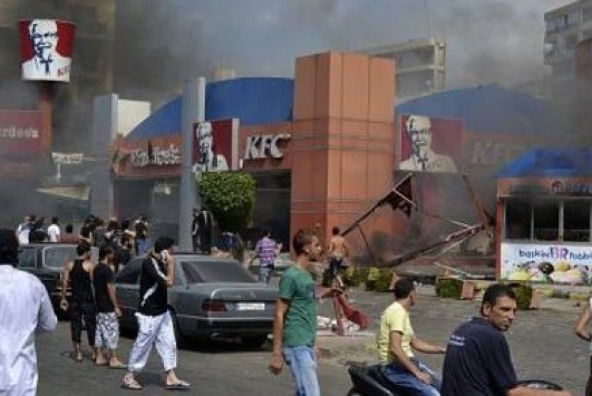 Demo film anti-Islam di Beirut, Libanon berakhir rusuh. Restoran KFC Dibakar massa dalam aksi protes tersebut.