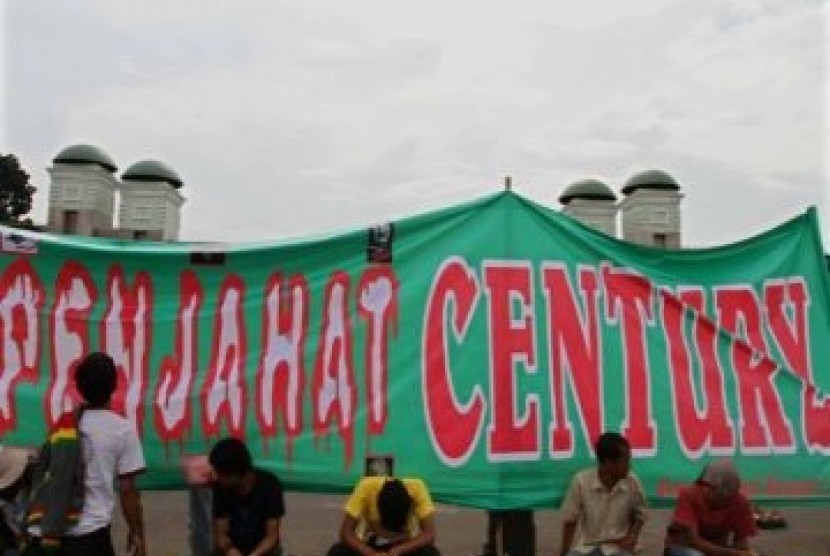 Demo meminta kasus Century dituntaskan.