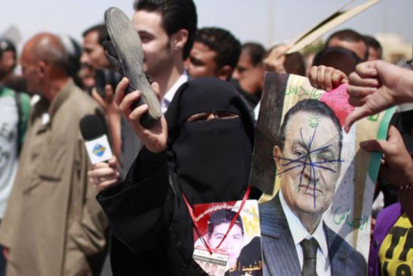 Demo menentang vonis Husni Mubarak