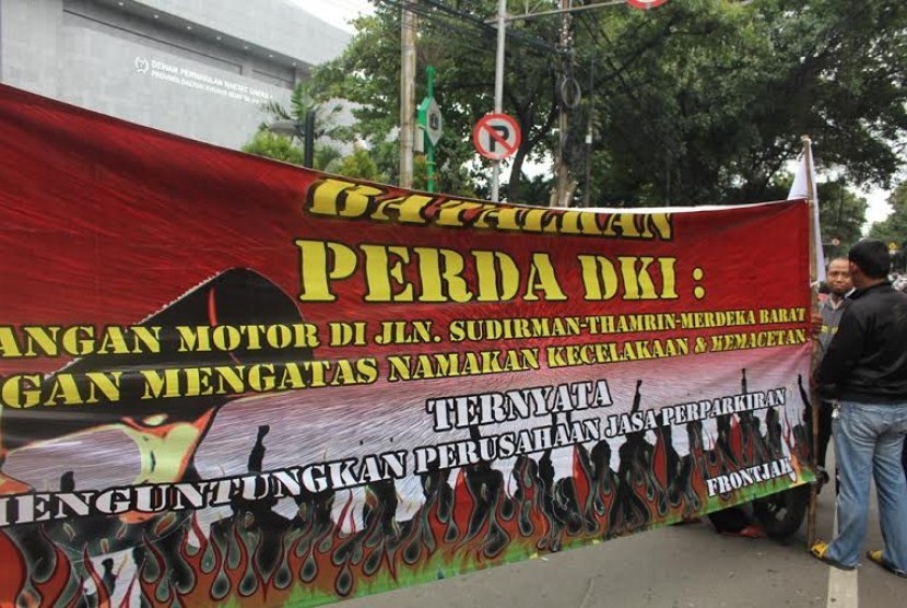 Demo menolak larangan motor melintas di jalan protokol