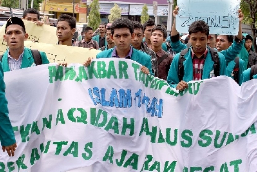 Demo menuntut pembubaran aliran sesat (ilustrasi).