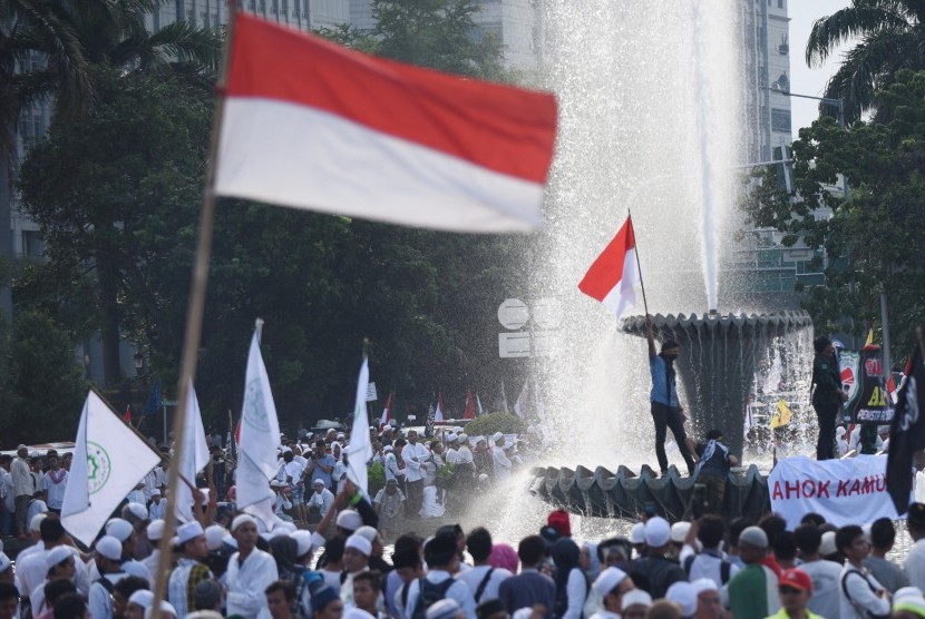 Demo serupa dengan 4 November 2016 rencananya kembali digelar di 2 Desember 2016 terkait dugaan penistaan agama yang dilakukan Basuki Tjahaja Purnama.