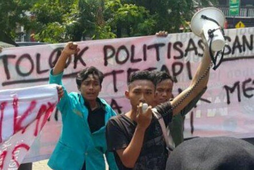 Demo tolak politisisasi kampus