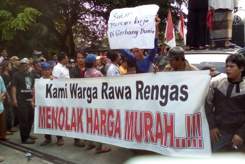 Demo warga  Rawa Rengas, Tangerang.