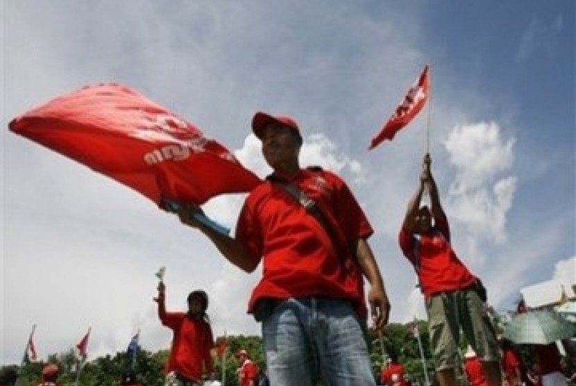 Demonstran Kaos Merah Pendukung Thaksin