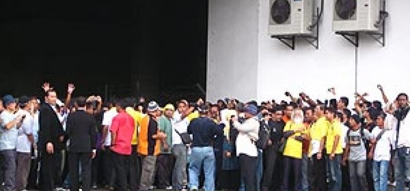 Demonstran Malaysia beraksi, Sabtu.