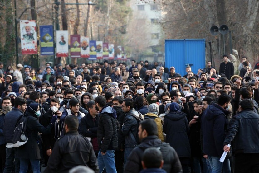 Ulama Iran Serukan Tindakan Keras Kepada Para Pengunjuk Rasa. Foto:  Demonstrasi di Iran memprotes penembakan pesawat Ukraina