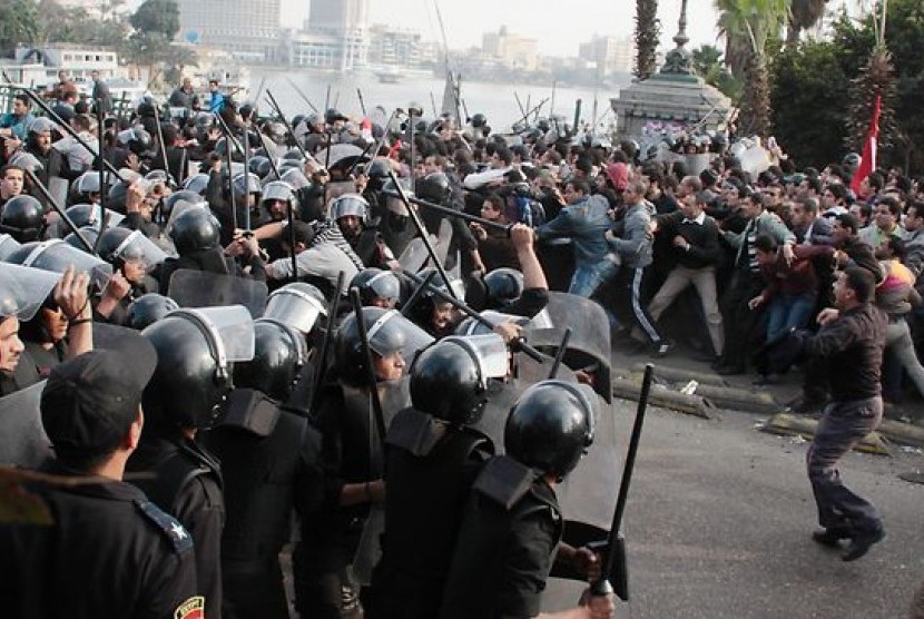 Demonstrasi di Mesir yang berujung kericuhan.
