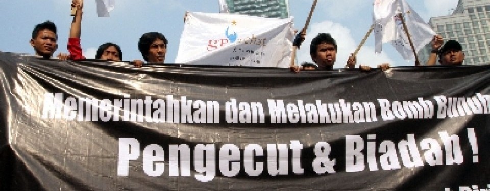 Demonstrasi masyarakat mengutuk aksi pengeboman