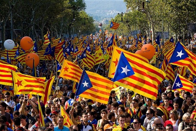 Demonstrasi memperjuangkan referendum rakyat Catalunya.