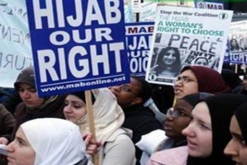 Demonstrasi menolak larangan jilbab. (ilustrasi)