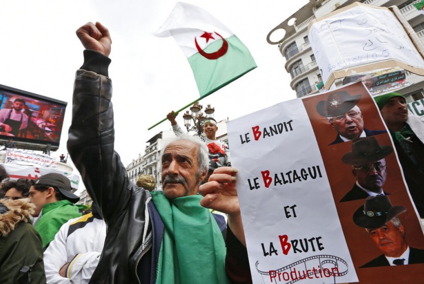 Demonstrasi menuntut presiden sementara Aljazair mundur. Pemilihan presiden Aljazair dilakukan pada Kamis (12/12). Ilustrasi.