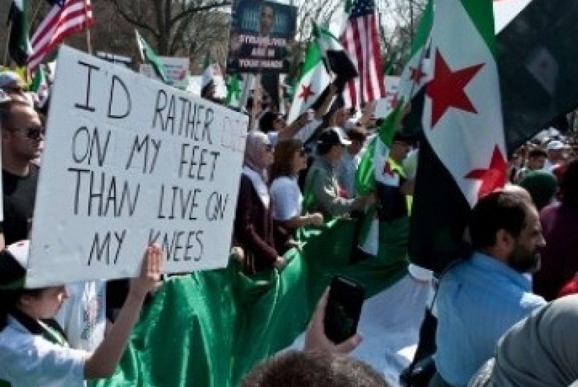 Demonstrasi warga Amerika di Washington memperingati satu tahun perlawanan Rakyat Suriah terhadap rezim Bashar al Assad. Seniman asal Suriah Khaled Barakeh menggelar aksi The Muted Demonstration. Ilustrasi.