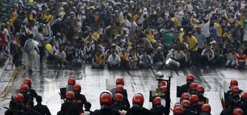 Demonstrasi yang berbuah kerusuhan di Malaysia akhir pekan lalu, Sabtu (9/7).