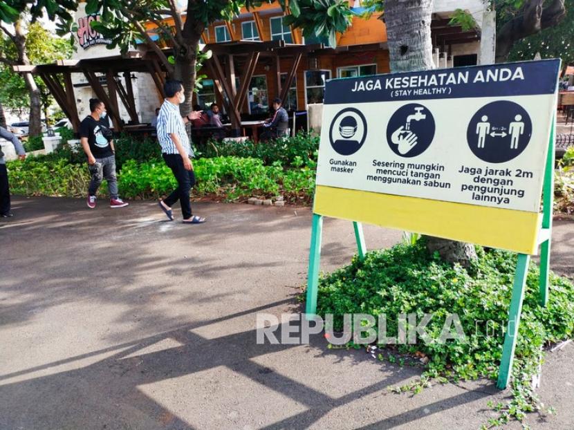 Taman Impian Jaya Ancol mebuka layanan dengan menerapkan protokol kesehatan.