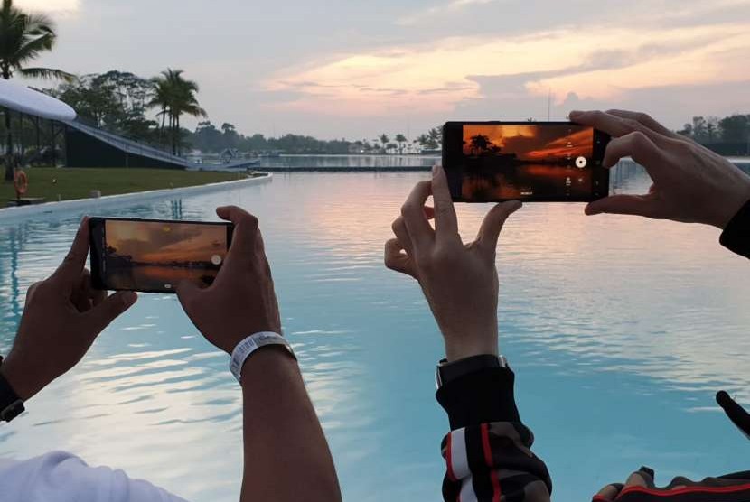 Dengan sedikit kreativitas, hasil tangkapan kamera Samsung Galaxy Note 9 bisa memperlihatkan pemandangan dramatis meski alam tak terlalu mendukung untuk mengabadikan sunset. 