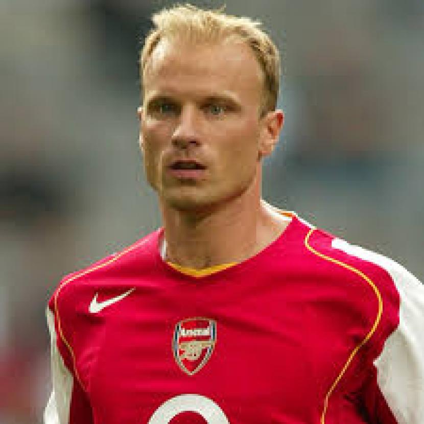 Legenda Arsenal, Denis Bergkamp. Pelatih Arsenal, Mikel Arteta, mengundang Dennis Bergkamp untuk kembali ke klub sebagai bagian dari rencana masa depan tim. 