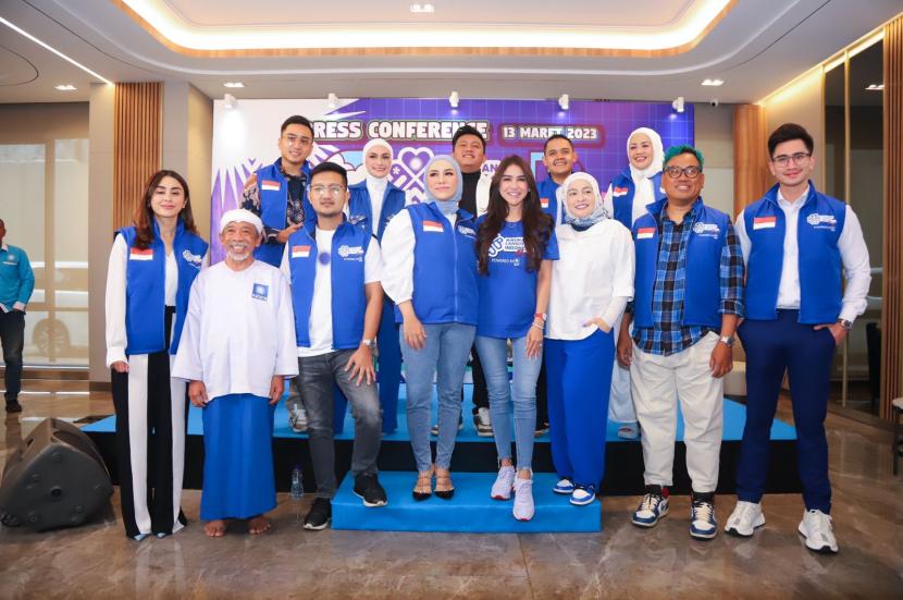 Denny Caknan beserta artis lainnya hadir dalam konferensi pers kegiatan Birukan Langit Indonesia Stage (BLIS) yang mengusung tema #BanggaProdukLokal, Senin (13/3/2023)..
