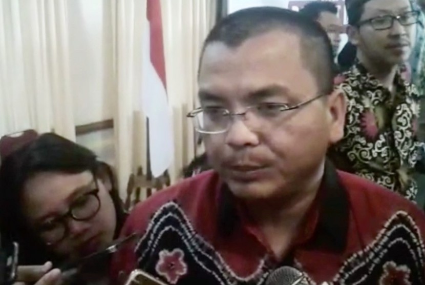 Denny Indrayana. Sekjen PDIP Hasto Kristiyanto menyindir Denny Indrayana yang bocorkan putusan MK.
