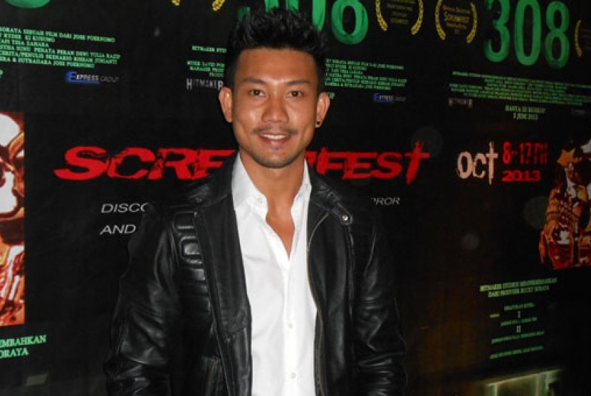Denny Sumargo, mantan pebasket nasional yang pernah membela Satria Muda. Denny kini terkenal sebagai aktor dan kreator konten.