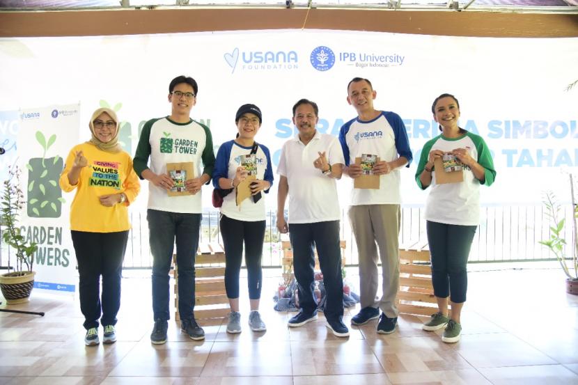Departemen Arsitektur Lanskap (ARL), Fakultas Pertanian IPB University dan USANA Foundation menggelar seremoni proyek Garden Tower Tahap 2 (GT-2) di V-Garden Agrianita Sekolah Vokasi IPB University, Bogor,  Selasa  (5/7/2022). 