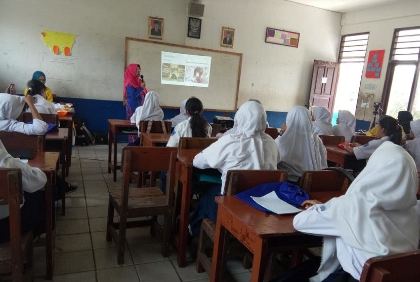 Departemen Keperawatan Maternitas Fakultas Ilmu Keperawatan Universitas Indonesia (FIK UI) menyelenggarakan Pendidikan Kesehatan Reproduksi bagi siswi SMP Al Islam Cimanggis dan SMP Harapan Bangsa Cimanggis, Rabu (6/6)