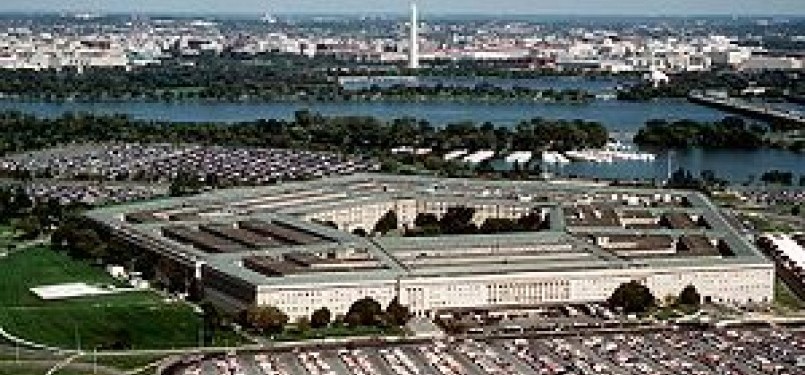 Departemen Pertahanan Amerika Serikat di Pentagon. Pemerintah Amerika Serikat (AS) akan memberikan tambahan bantuan militer senilai 2,5 miliar dolar AS (sekitar Rp 37,73 triliun) guna memenuhi kebutuhan keamanan dan pertahanan Ukraina, kata Kementerian Pertahanan AS, Kamis (19/1/2023).