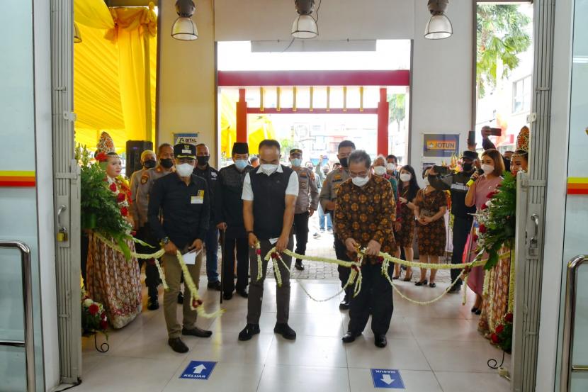 Depo Bangunan membuka gerai baru di Pondok Gede, Bekasi.