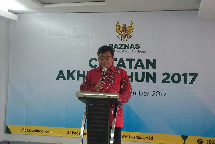 Deputi Baznas, Arifin Purwakananta sedang menjelaskan pencapaian Baznas selama tahun 2017.