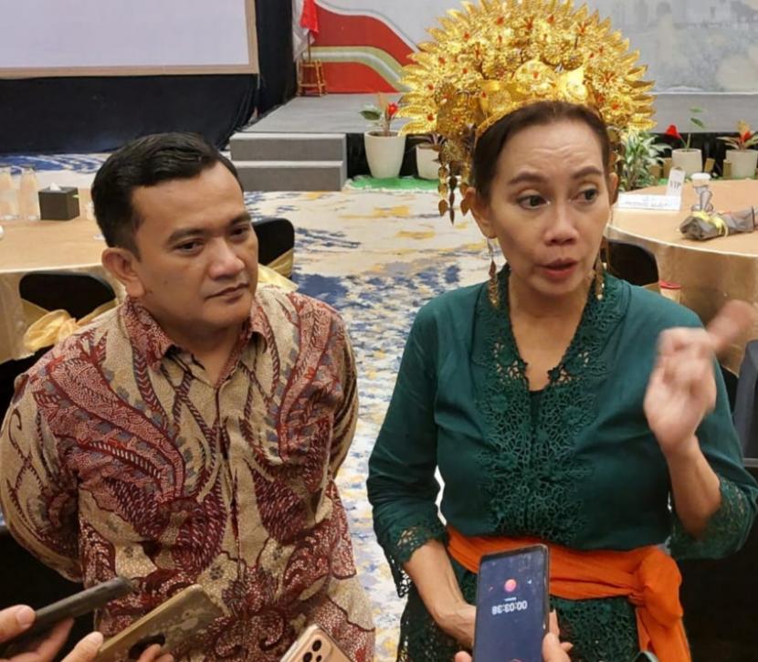 Deputi Bidang Pendidikan dan Pelatihan BPIP RI, Dr Baby Siti Salamah dan Kepala Disdik Jabar Dedi Supandi.