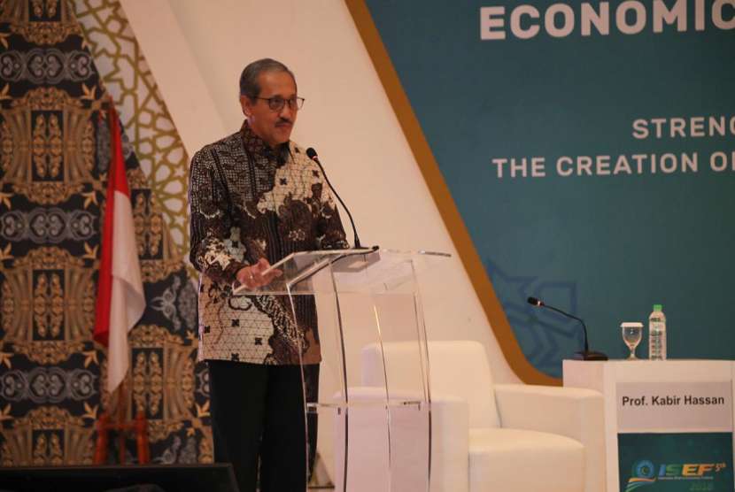  Deputi Gubernur BI, Dody Budi Waluyo berbicara di Forum International Islamic Monetary Economics and Finance Conference (IIMEFC), yang digelar, Kamis (13/12), di Surabaya.