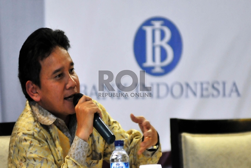 Deputi Gubernur Senior Bank Indonesia Mirza Adityaswara, menyampaikan materinya saat menjadi pembicara pada 