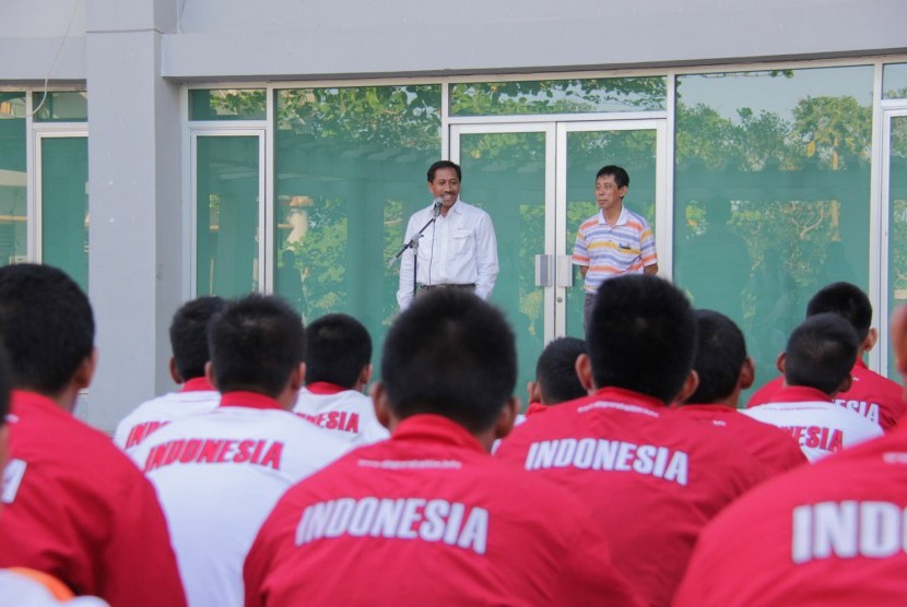 Deputi IV Bidang Peningkatan Prestasi Olahraga Kemenpora Djoko Pekik Irianto mengunjungi Sekolah Khusus Olahraga Internasional (SKOI) Kalimantan Timur, Sabtu (28/3) sore untuk memberikan motivasi kepada para siswa atlet pasca insiden penyerangan oknum angg