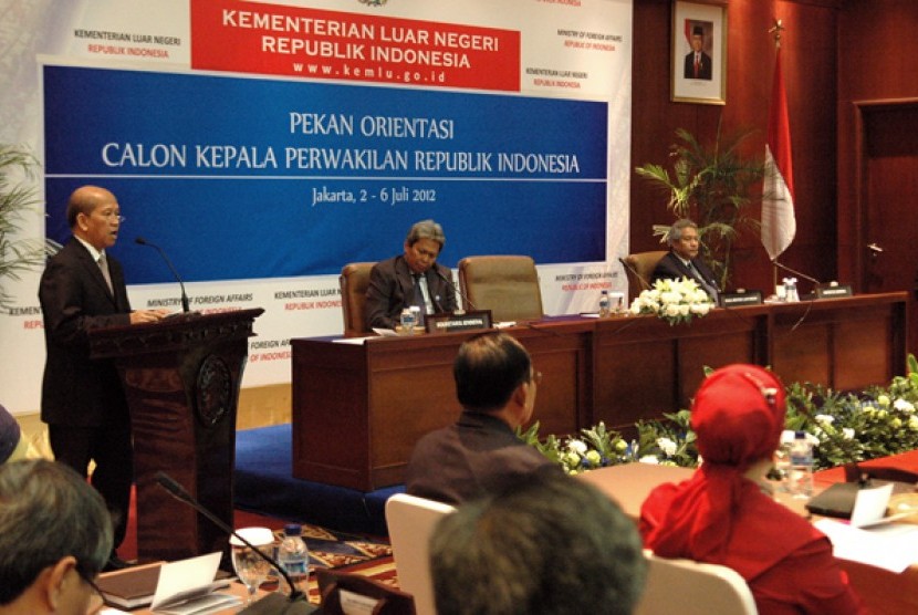 Deputy Foreign Minister Wardana officially opened Orientation Week for Head of Indonesian Representative Candidates this morning (02/07) at the Nusantara Room, Foreign Ministry, Jakarta