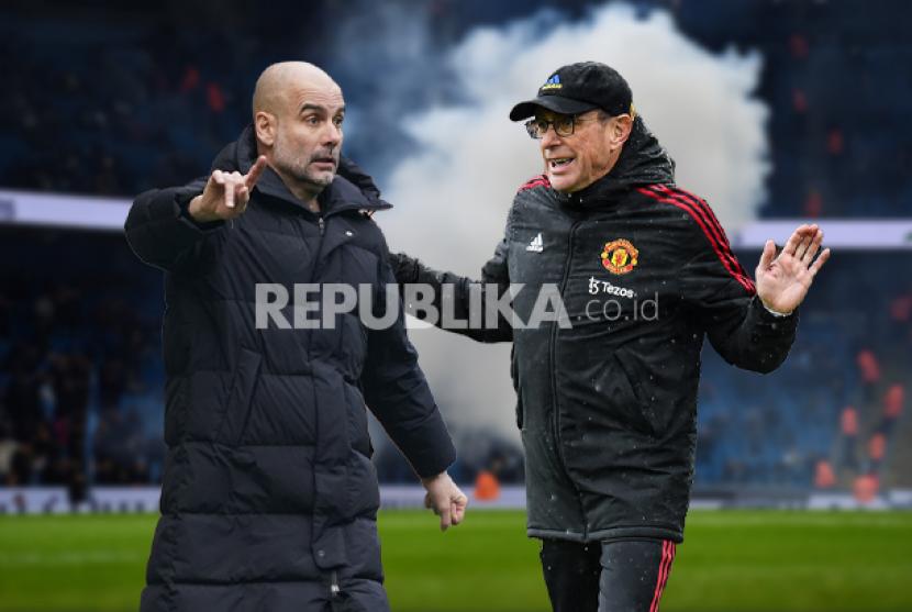 Derbi Manchester, adu taktik pelatih Manchester City Pep Guardiola (kiri) dengan pelatih Manchester United Ralf Rangnick.