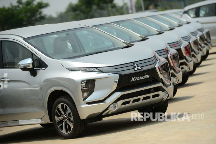 Deretan unit Mitsubishi Xpander  di pabrik Mitsubishi Motors Cikarang, Bekasi, Selasa (3/10).
