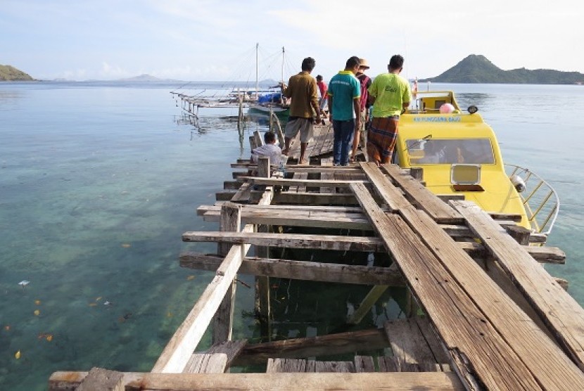 Dermaga kayu yang kondisinya rusak di Pulau Rinca, Labuan Bajo, NTT