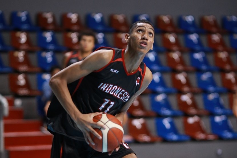 Derrick Michael Xzaviero saat berlatih bersama timnas basket putra Indonesia.