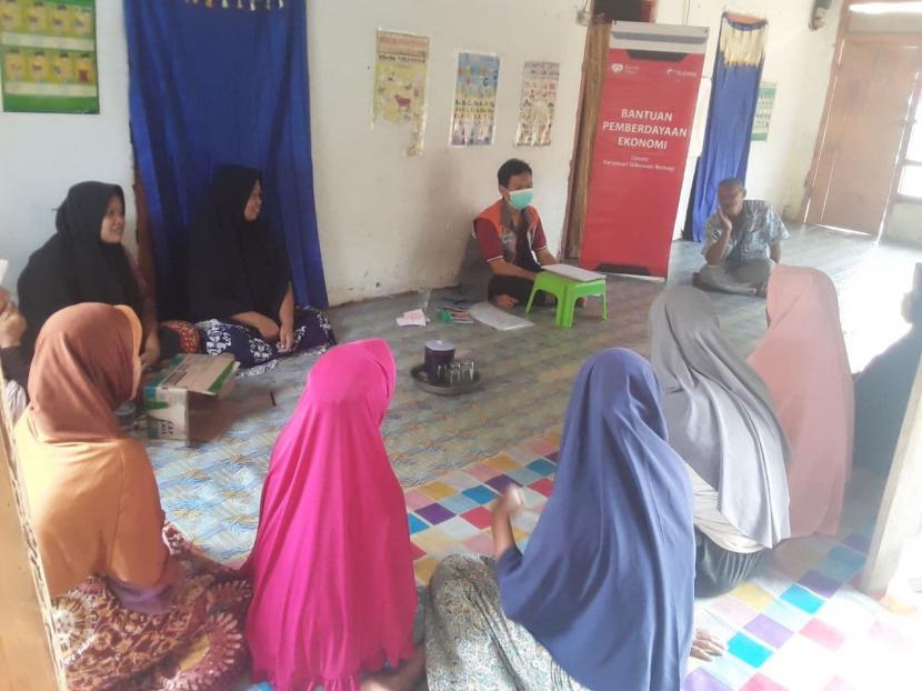 Desa berdaya Sampir binaan Rumah Zakat yang berada di kecamatan Waringinkurung,Kabupaten Serang, provinsi Banten mengadakan acara rapat bulanan dan monitoring usaha BadanUsaha Milik Masyarakat (BUMMas) Koperasi Sampir Berkah yang dipimpin oleh relawan Rumah Zakatyaitu Kang Fadli juga selaku pengawas.
