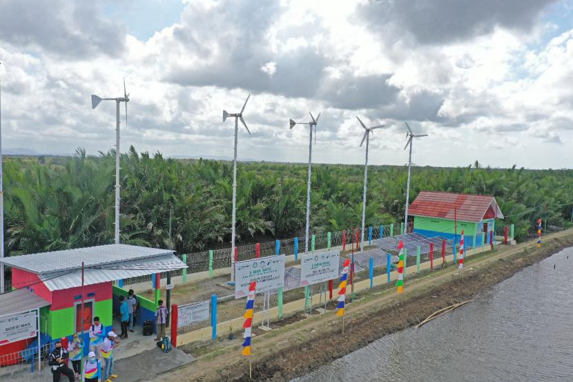 Desa Energi Berdikari Cilacap merupakan bagian dari Program Pengembangan EBT (Energi Baru Terbarukan) dalam kerangka ESG (Environmental, Social & Governance). 