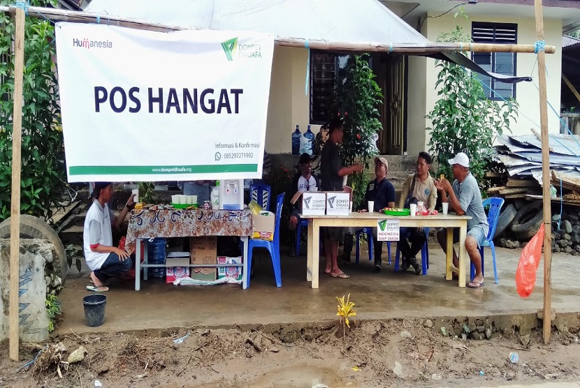 Desa Lebo Kabupaten Sangihe menjadi titik aksi Pembagian Bantuan Sembako dan Pos Hangat karena desa ini yang terparah dampak banjir bandang dan Tanah longsor.